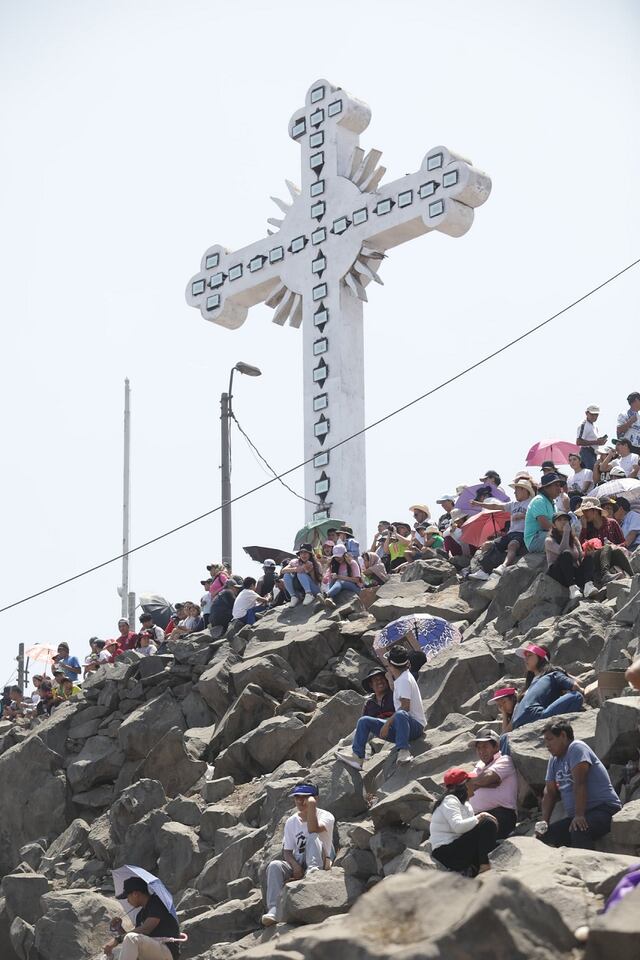 Personas realizan peregrinación tradicional. (Foto: Britanie Arroyo/ @photo.gec)