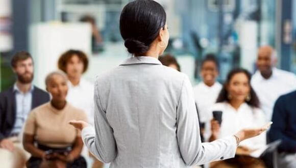 La participación femenina en las organizaciones en puestos de liderazgo aún es reducida. (Foto: iStock)
