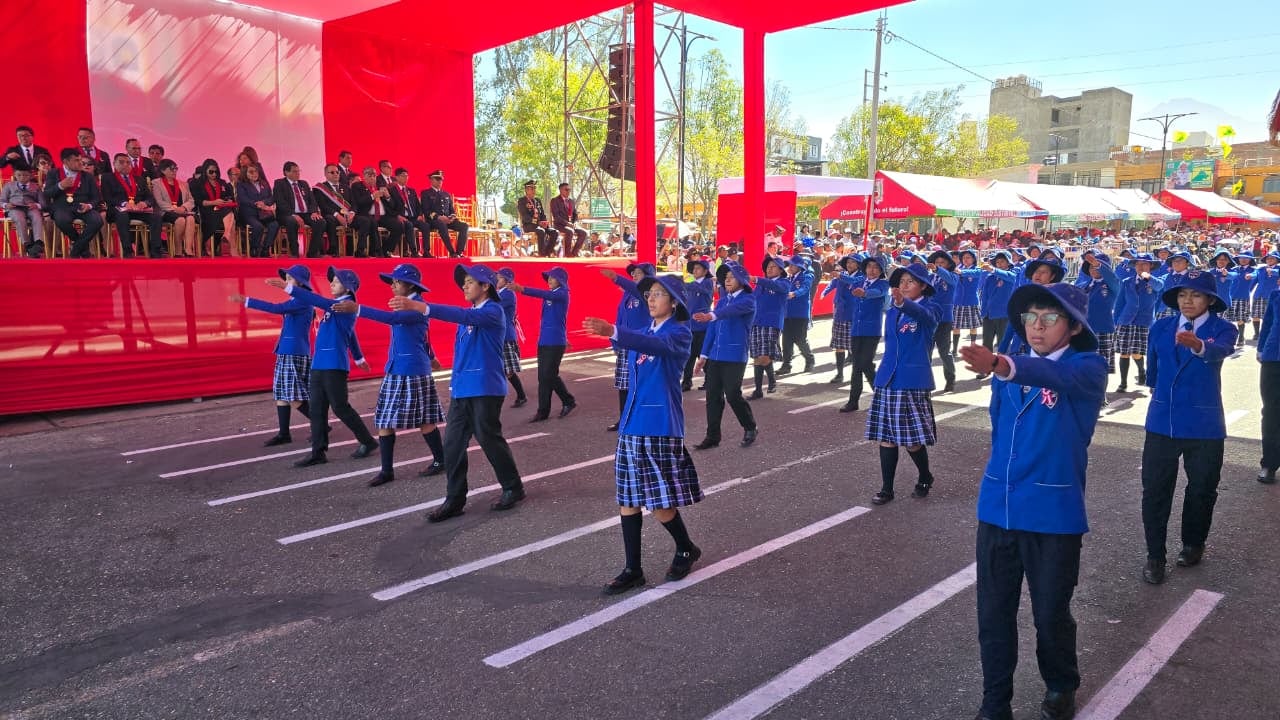 Desfile cívico escolar en Cayma (Arequipa) por el 205 Aniversario de la Independencia del Perú. (Foto: Yunsu Pariapaza/@photo.gec)