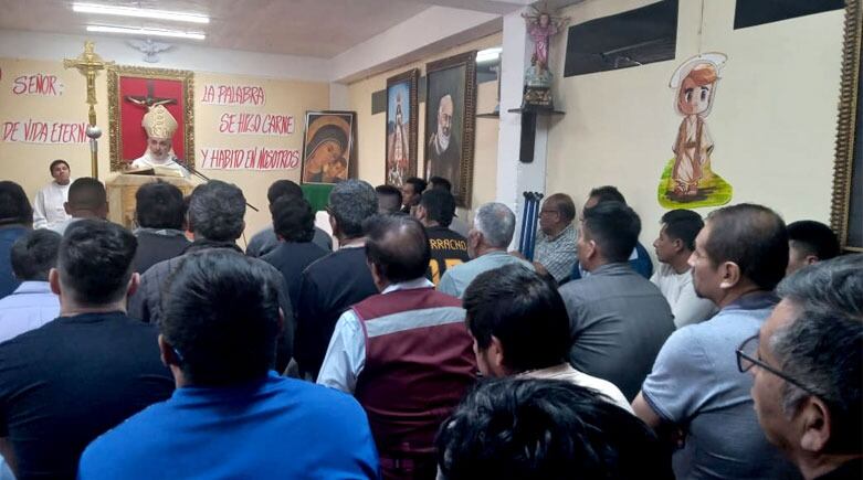 Arzobispo de Arequipa visitó penal en el distrito de Socabaya. Foto: difusión.