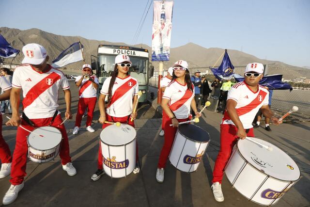 Hinchas de la selección. Foto: Violeta Ayasta/@photo.gec