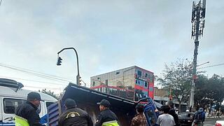 Trujillo: Joven resulta herido tras chocar su motocarguero con un auto