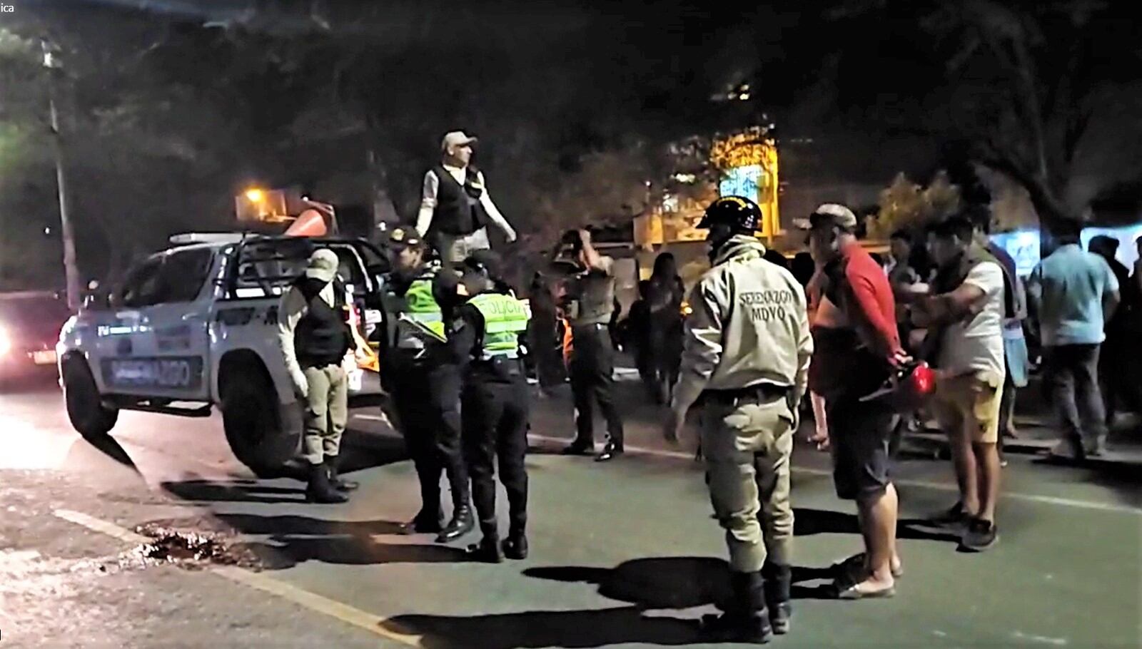 El vehículo menor habría chocado contra un volquete de la Municipalidad Distrital Veintiséis de Octubre.