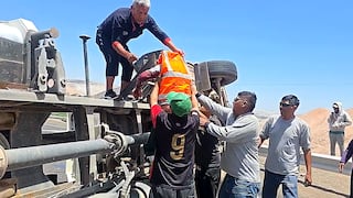 Arequipa: conductor queda herido tras volcar camión en la Panamericana Sur
