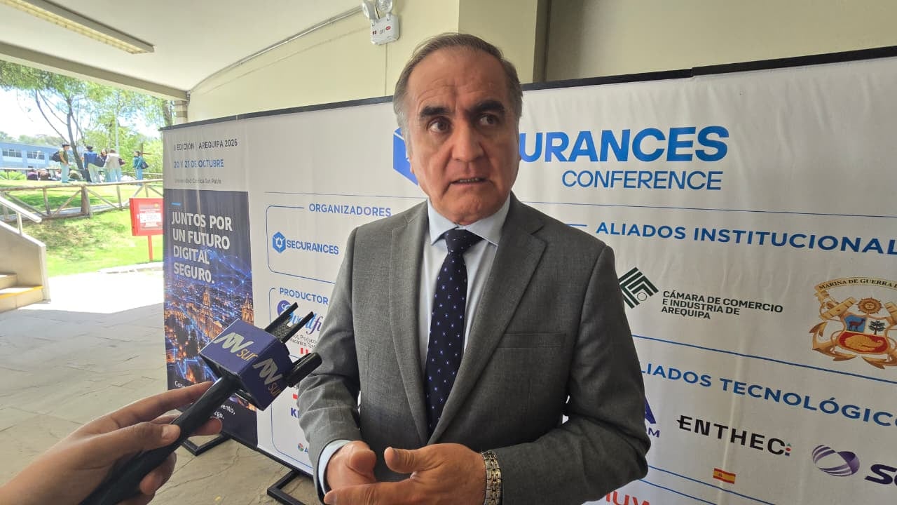 Senador Carlos Caballero cuestiona que El 88% de centros poblados del Perú no tenga conexión a internet por fibra óptica ((Foto: Yunsu Pariapaza/@photo.gec)