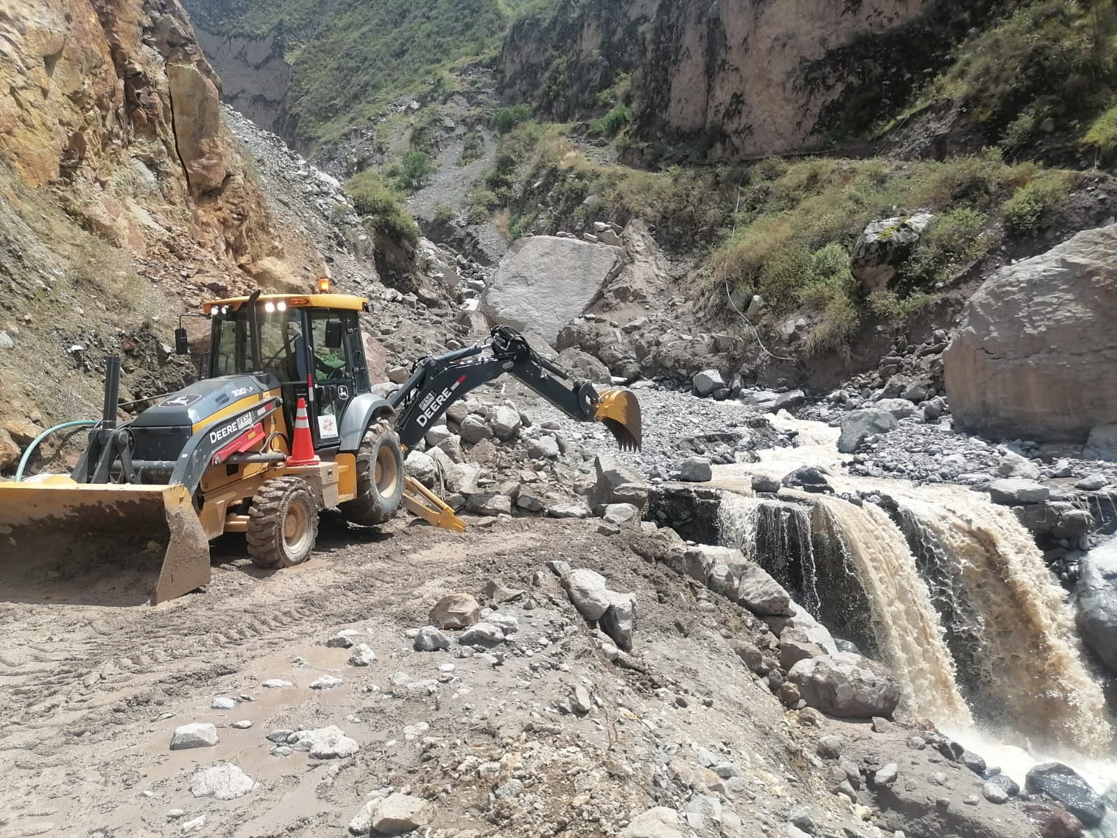 Ingreso de quebrada en la parte alta de la región de Arequipa. Foto: Difusión.