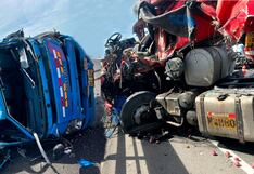 Piura: Tres personas están graves tras chocar un tráiler con un camión en la Panamericana