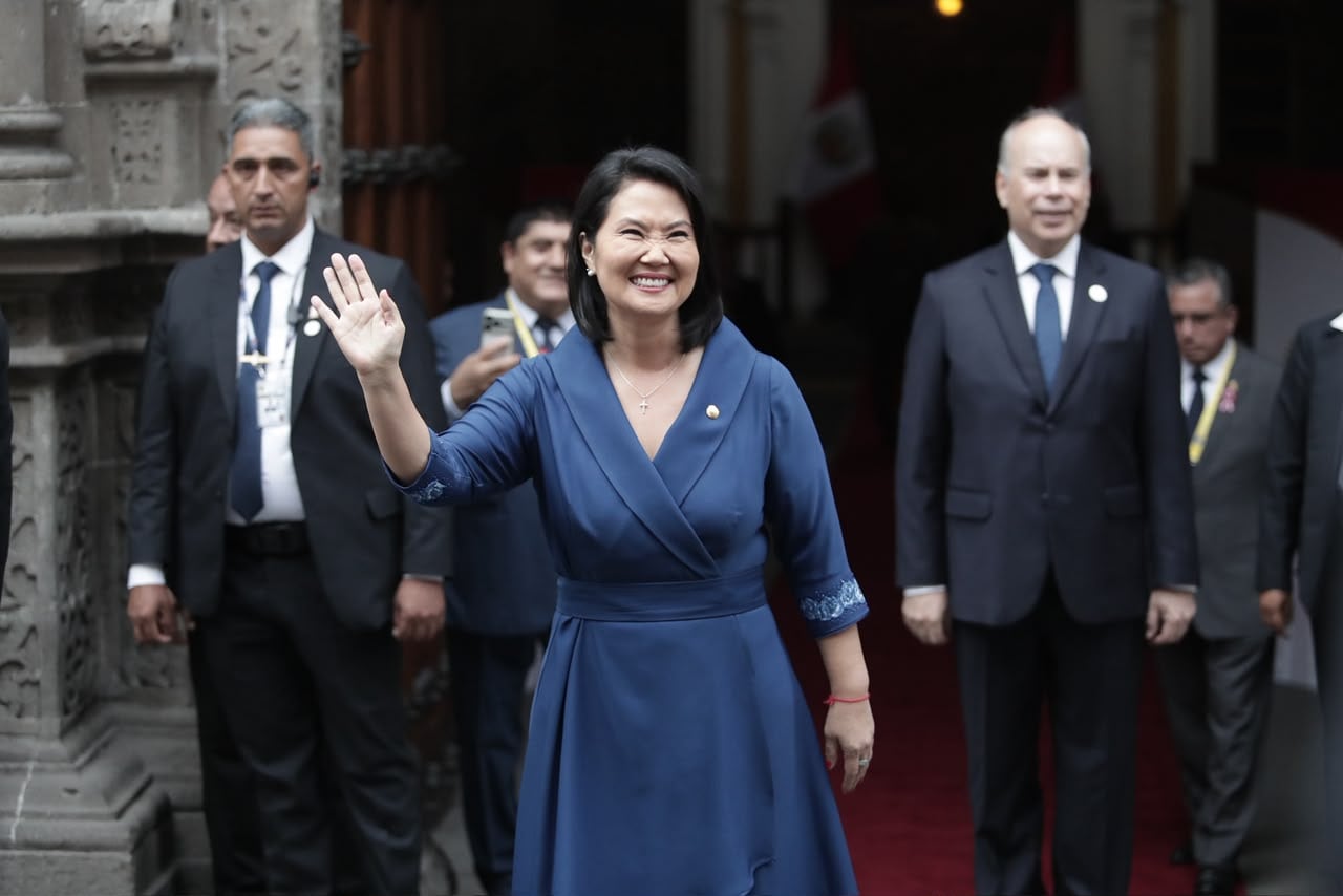 Salida de la comisión de anuncio del congreso de la república del palacio de Torre Tagle segundos después salió la presidenta electa Keiko Fujimori a la sede del legislativo.
Fotos: Julio Reaño/@photo.gec