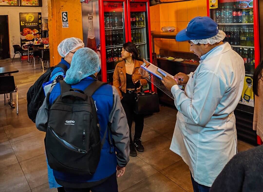 Pollerías insalubres y con contaminación cruzada en Arequipa