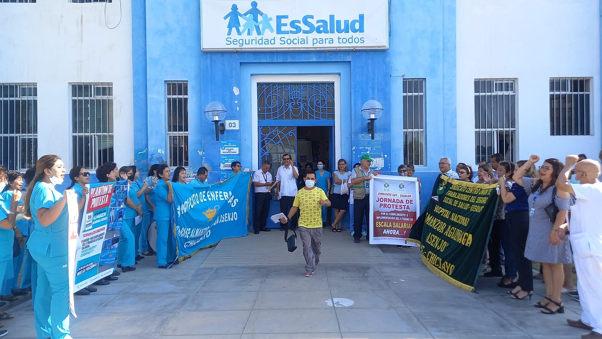 Empleados de Essalud indicaron que HAAA está colapsado pese a fuerte demanda y no hay soluciones a la vista.