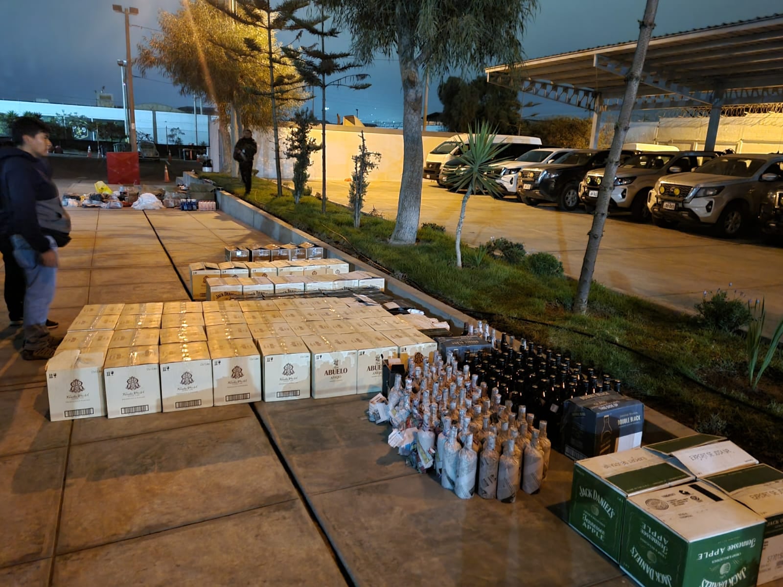 Tacna: Dos detenidos deja incautación de cajas de whisky por 140 mil soles