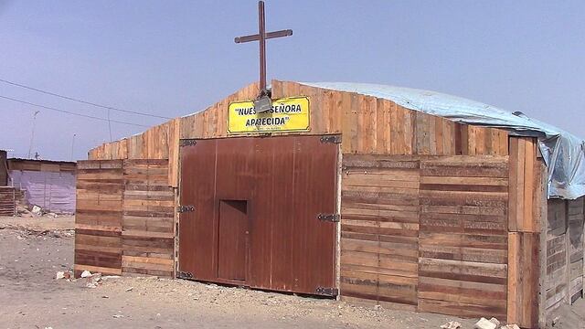 Construyen una iglesia con madera reciclada en invasión de Alto Salaverry  (VIDEO)