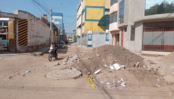 Desmonte de construcción se aprecian en varias cuadras de la calle Manco Cápac.