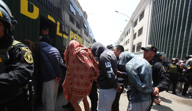 El 12° Juzgado de Familia de Lima deberá decidir si acepta el planteamiento de la Fiscalía contra seis estudiantes bajo sospecha de haber abusado sexualmente del también menor J.L.T.M., para quien se dispuso que la policía custodie su vivienda (Foto: Violeta Ayasta/ GEC)