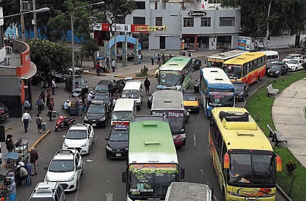 Según presidente de la Certull, Vicente Liñán, situación se ha agudizado por la ferocidad con la que actúan las organizaciones criminales y la falta de medidas más drásticas. Pese a este escenario, unidades no pararán hoy como sí ocurrirá en Lima y Callao.