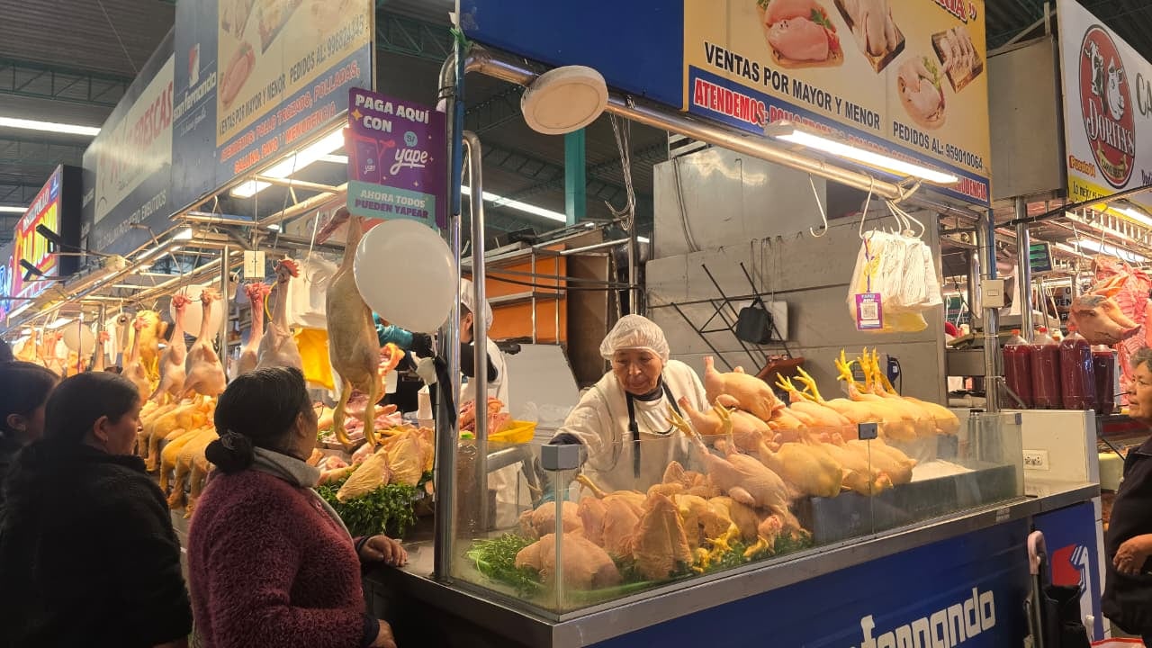 Precio del pollo se incrementa en mercados de Arequipa. (Foto: Yunsu Pariapaza/@photo.gec)