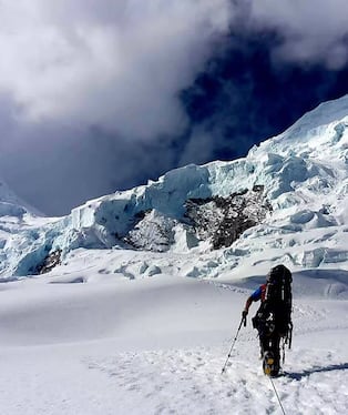La restricción permanecerá vigente durante 15 días y busca garantizar la seguridad de los visitantes mientras continúan las labores de rescate de tres escaladores desaparecidos en el nevado Huascarán.