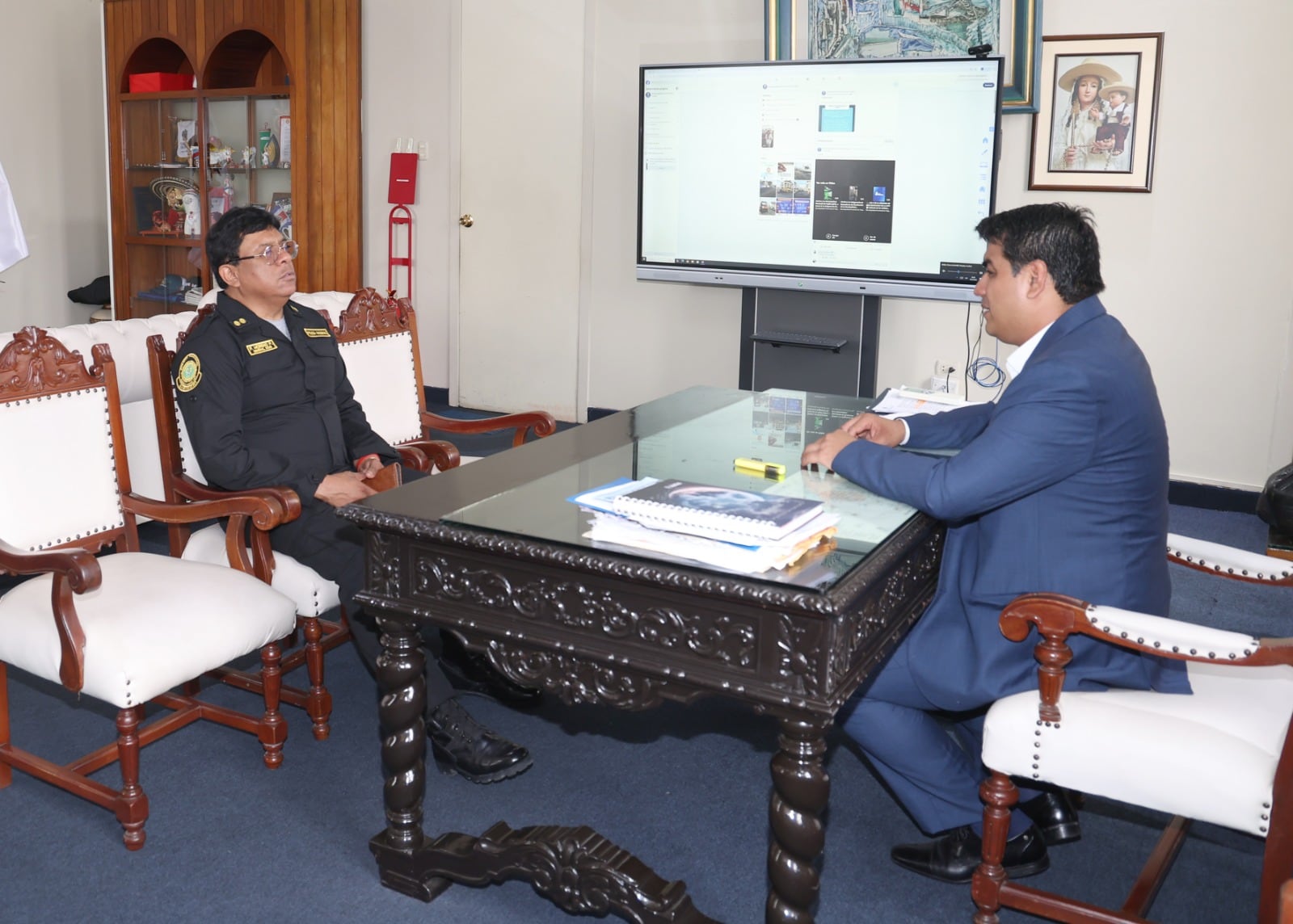 Nuevo jefe de la Región Policial La Libertad se reunió con autoridades para empezar a delinear su plan de trabajo. Alcalde de Trujillo, Mario Reyna, le pidió reducir los índices de inseguridad.