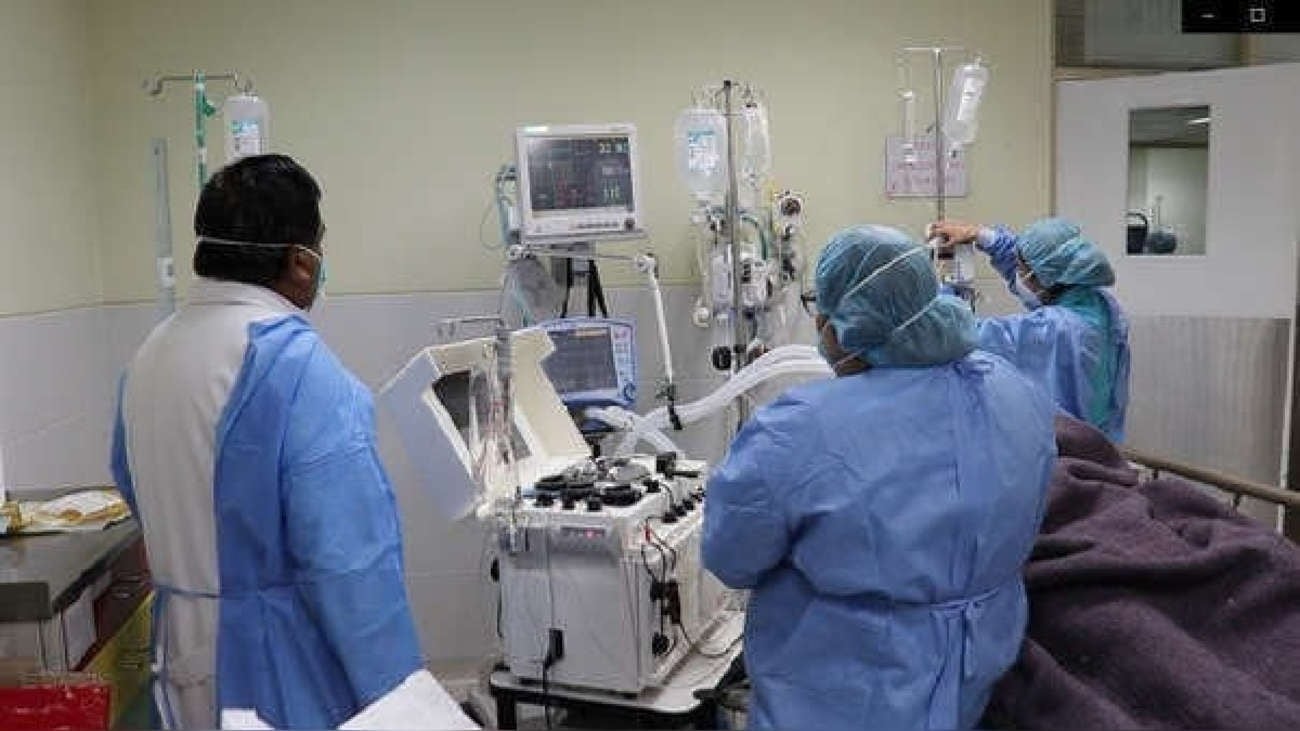 Según el Decreto Supremo 019-2023-SA, la declaratoria de emergencia sanitaria es por 90 días calendario para atender las regiones afectadas.