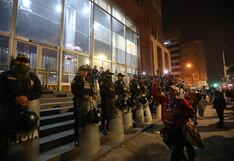 Simpatizantes de Delia Espinoza se mantienen en vigilia frente al Ministerio Público (GALERÍA)