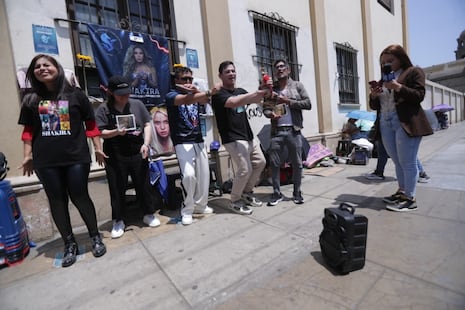 Concierto de Shakira: Fanáticos de artista colombiana acampan afuera del Estadio Nacional (FOTOS)