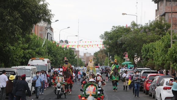 Reyes Magos durante el recorrido en Arequipa. Foto: Leonardo Cuito.