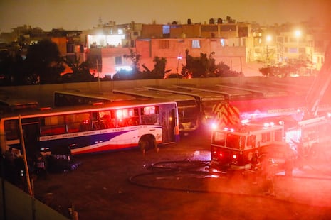 Chorrillos: propietario acusa a extorsionadores de provocar incendio en almacén de chatarra