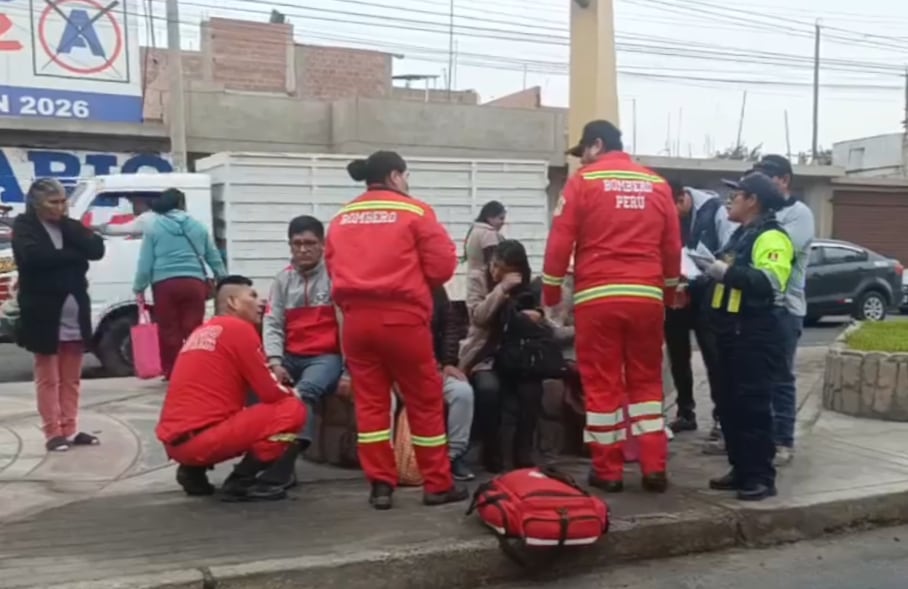 Pasajeros del bus fueron los más afectados por el choque vehicular.
