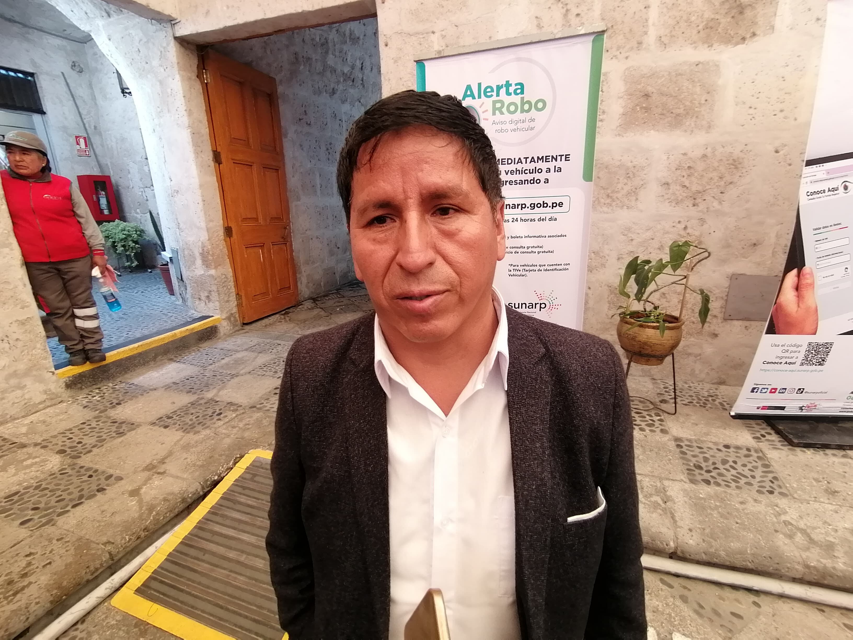 Alcalde provincial de La Unión, Alfonso Chipana, pide atención a sus pedidos. Foto: GEC.