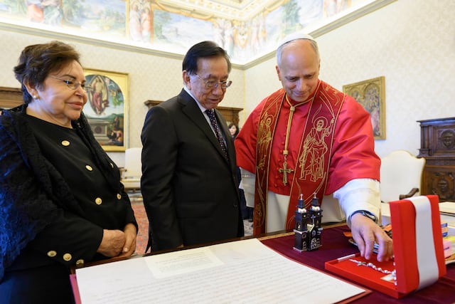 This photo taken and handout on June 18, 2026 by The Vatican Media shows Pope Leo XIV during a meeting with Jos� Maria Balcazar, President of Peru, in The Vatican. (Photo by Handout / VATICAN MEDIA / AFP) / RESTRICTED TO EDITORIAL USE - MANDATORY CREDIT "AFP PHOTO / VATICAN MEDIA" - NO MARKETING - NO ADVERTISING CAMPAIGNS - DISTRIBUTED AS A SERVICE TO CLIENTS