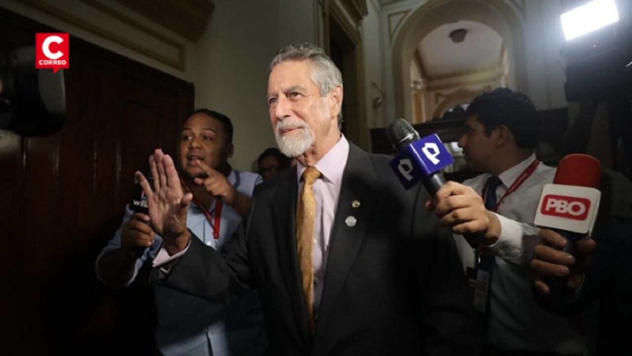 Llegada de Francisco Sagasti al Congreso de la República. (Fotos: Britanie Arroyo/ @photo.gec)