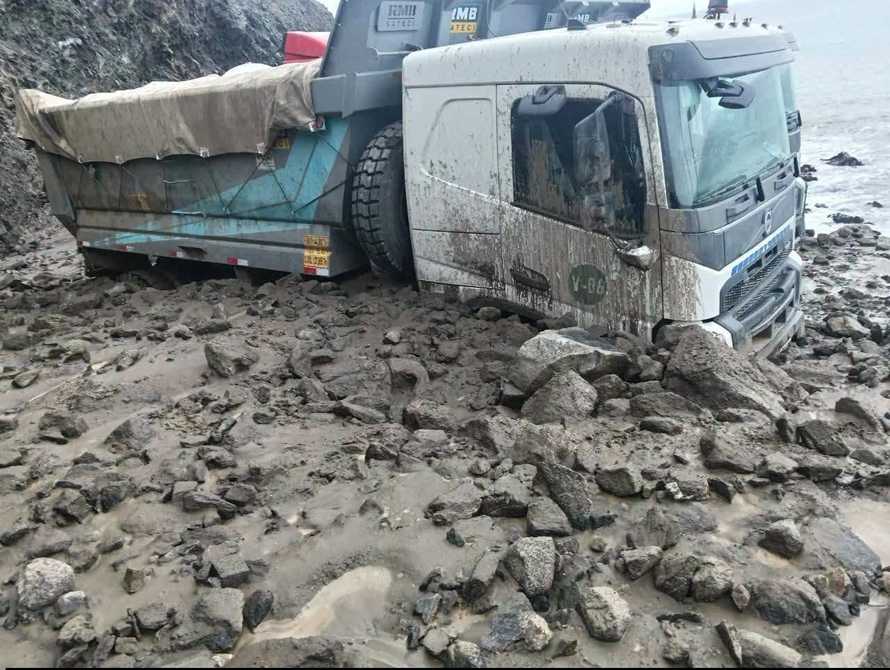 Panamericana Sur sigue bloqueada en Arequipa: 6 kilómetros impiden tránsito entre Atico y Ocoña