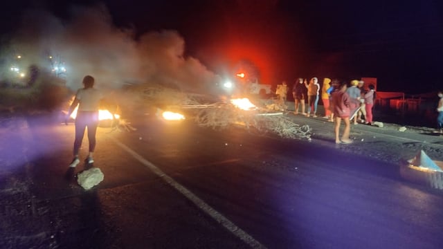 Transportistas bloquean carreteras hacia Chiclayo, Sullana, Paita y Talara