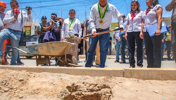 Alcalde colocó primera piedra para inicio de obra en colegio del A.H. Las Montero, cuya inversión es de más de 2 millones de soles