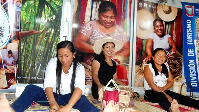 Mujeres del Bajo Piura enseñan su arte y técnica de la paja toquilla