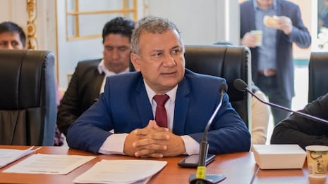 Ever Cadenillas tilda de “reciclado” a Jorge del Castillo