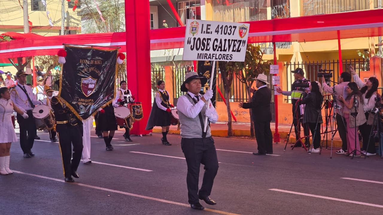 I.E. José Galvez en el desfile escolar Campeón de Campeones de la Ugel Arequipa Sur. (Foto: Yunsu Pariapaza/@photo.gec)