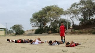 Piura: Policía rescata a niños y adolescentes y les enseña a jugar fútbol