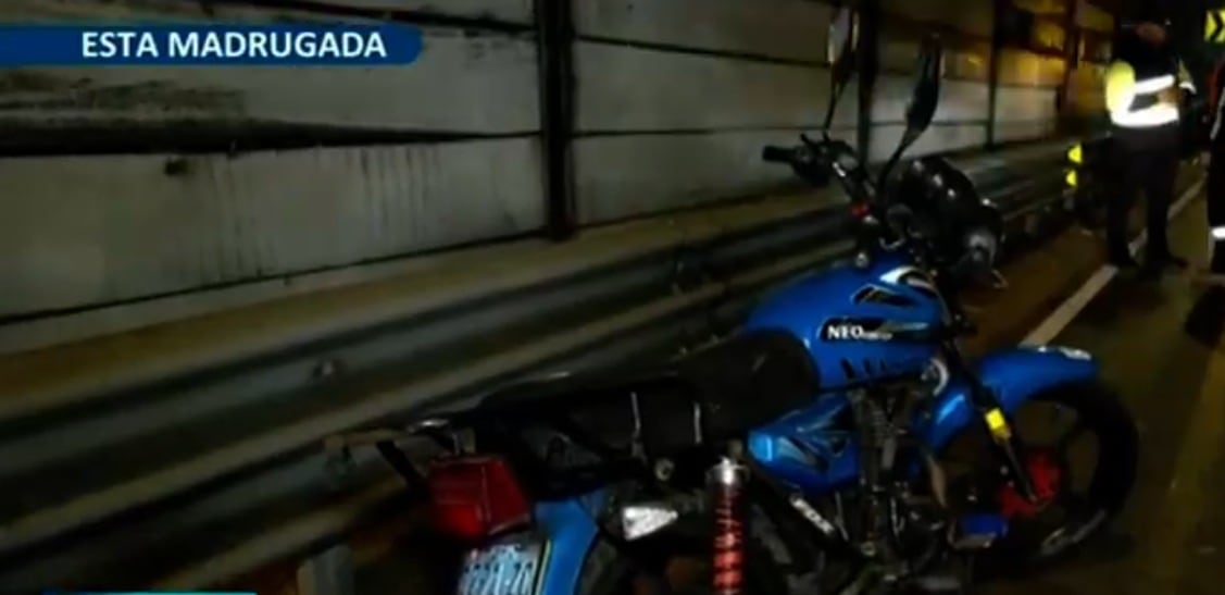 El choque ocurrió en la Costa Verde y movilizó a bomberos, serenazgo y a la Policía Nacional, que investiga si en la zona se realizaban carreras clandestinas. (Captura de Panamericana)