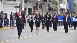 Anuncios y mea culpa de gobernador regional en desfile de aniversario de la región Junín