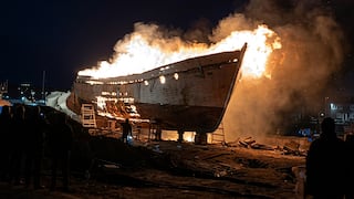 Piura: Incendio destruye embarcación pesquera en astillero de Parachique