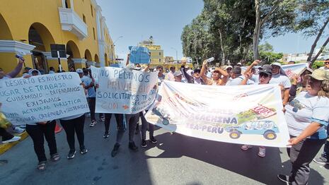 Ica: choferes de tubulares protestan y piden operar en el circuito del balneario de Huacachina