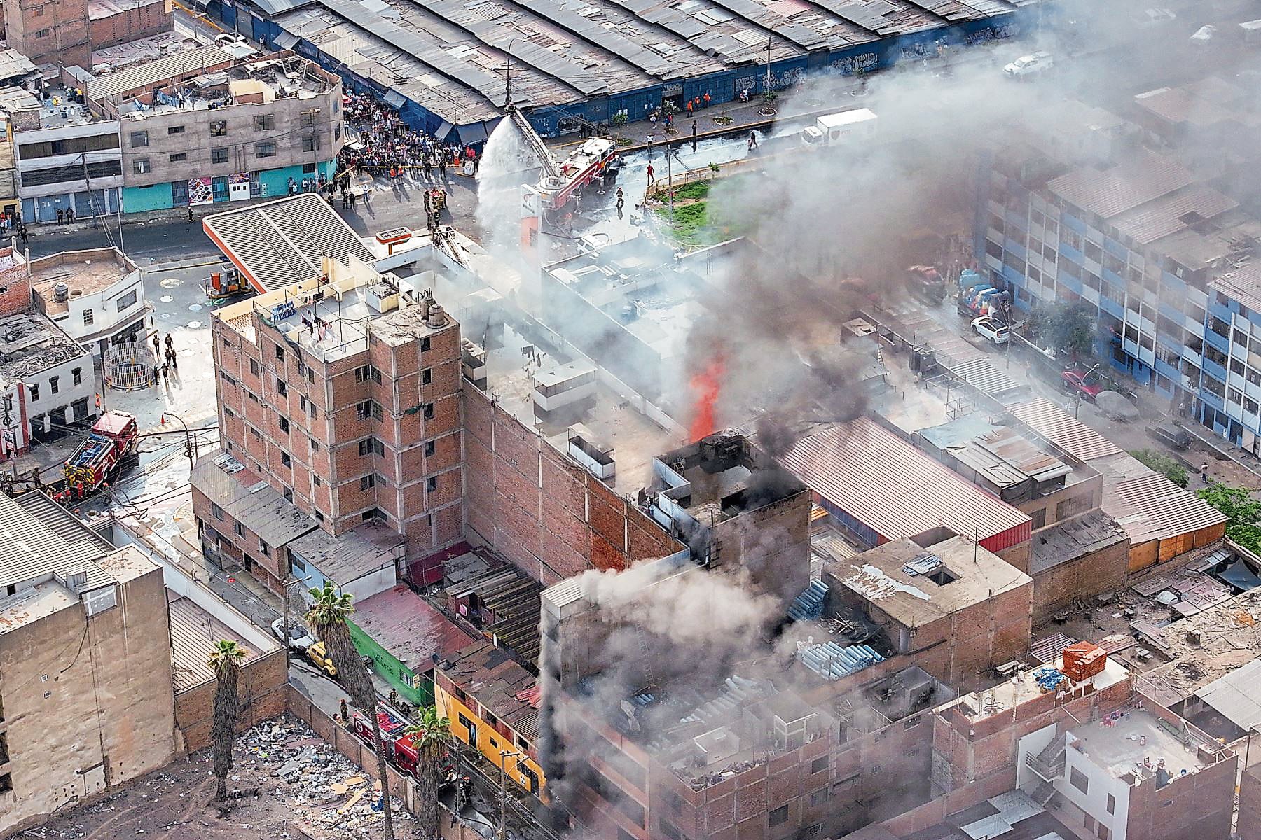 Mayoría de incidentes se desataron por el uso indebido de pirotécnicos, pese a campañas informativas, señaló el Cuerpo de Bomberos.