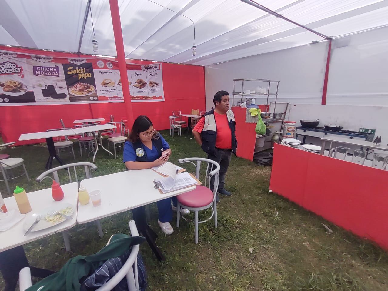 Personal de salud dejó recomendaciones a encargados de establecimientos para salvaguardar la integridad de la población durante festividad por San Pedrito.