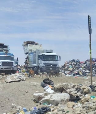 Mujer recuperó 7 mil dólares del botadero de basura Quebrada Honda en Arequipa (Foto: José Luis Bustamante y Rivero)