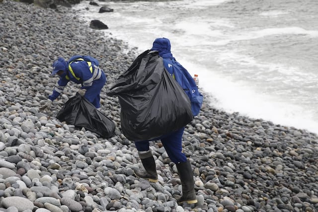 Miraflores retira cinco toneladas de basura tras oleajes anómalos en sus playas (Fotos: César Campos/GEC)