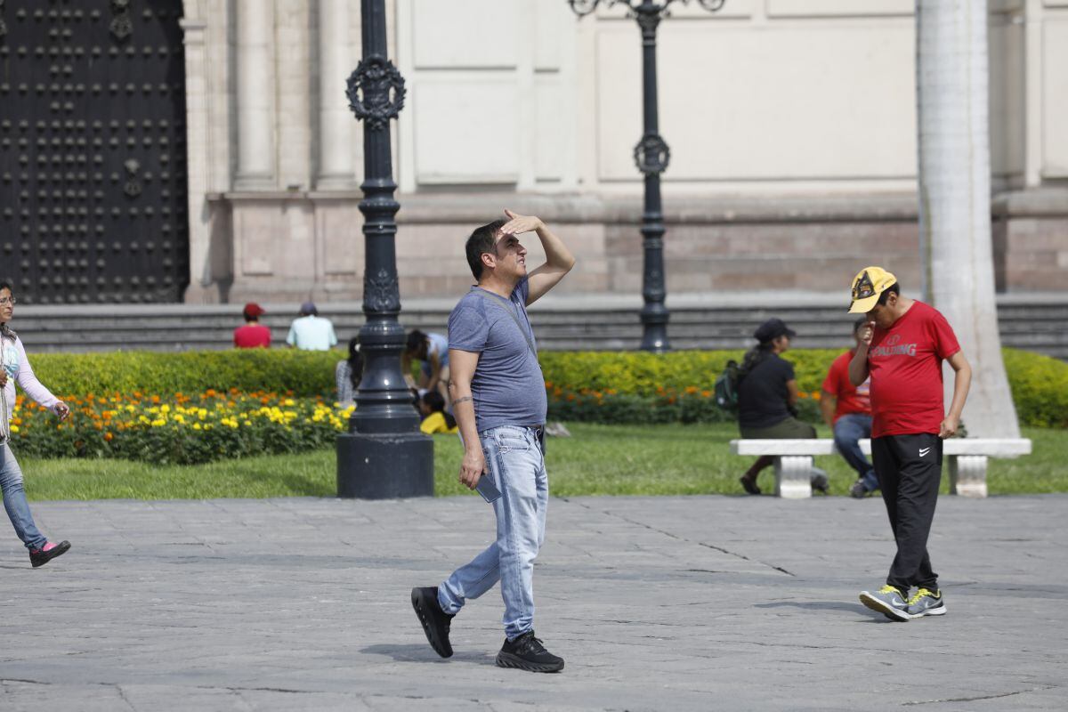 En Lima Metropolitana, las temperaturas mínimas variarán entre los 16 °C y 20 °C. Sin embargo, los termómetros podrían alcanzar los 27 grados centígrados durante la estación primaveral, afirmó la especialista.