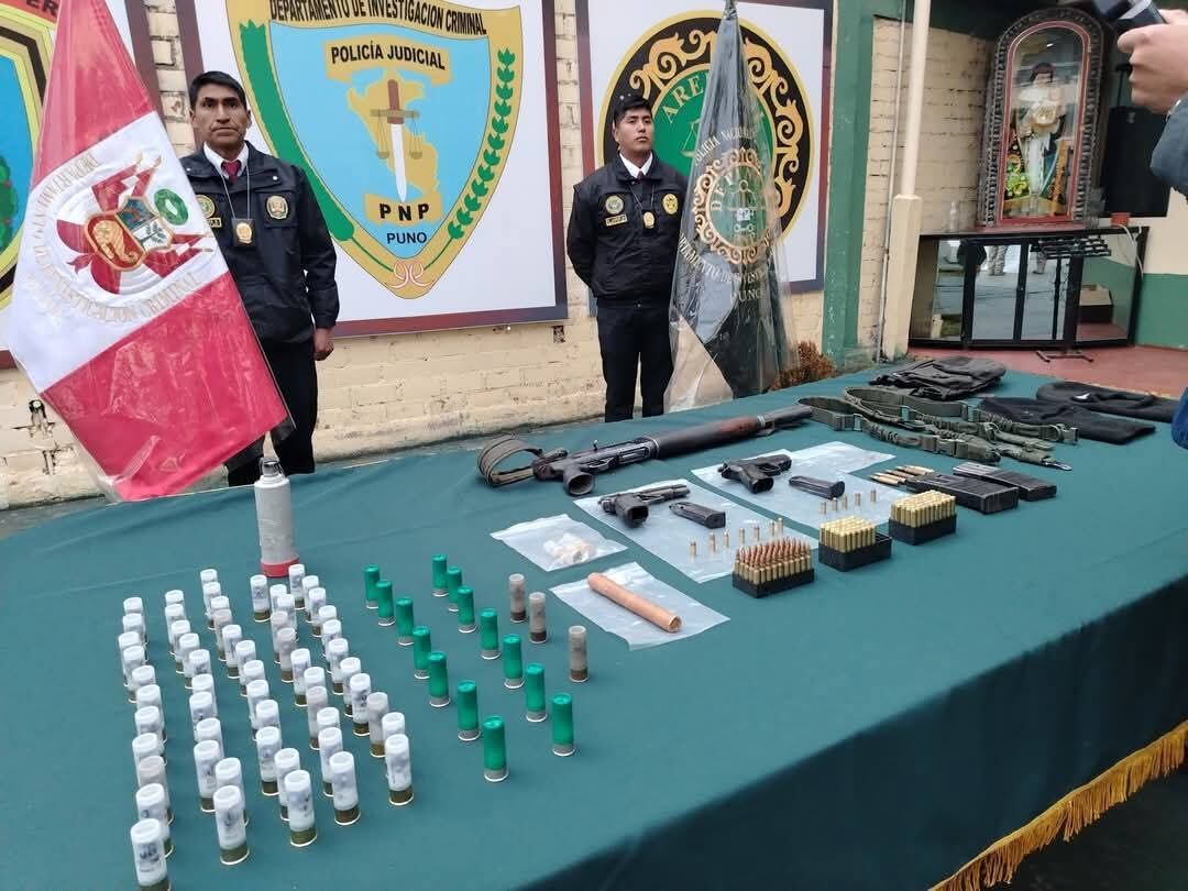 Las autoridades creen que las armas y municiones serían de los integrantes de una presunta banda delictiva que opera en los centros poblados Lunar de Oro y La Rinconada, en el distrito de Ananea.