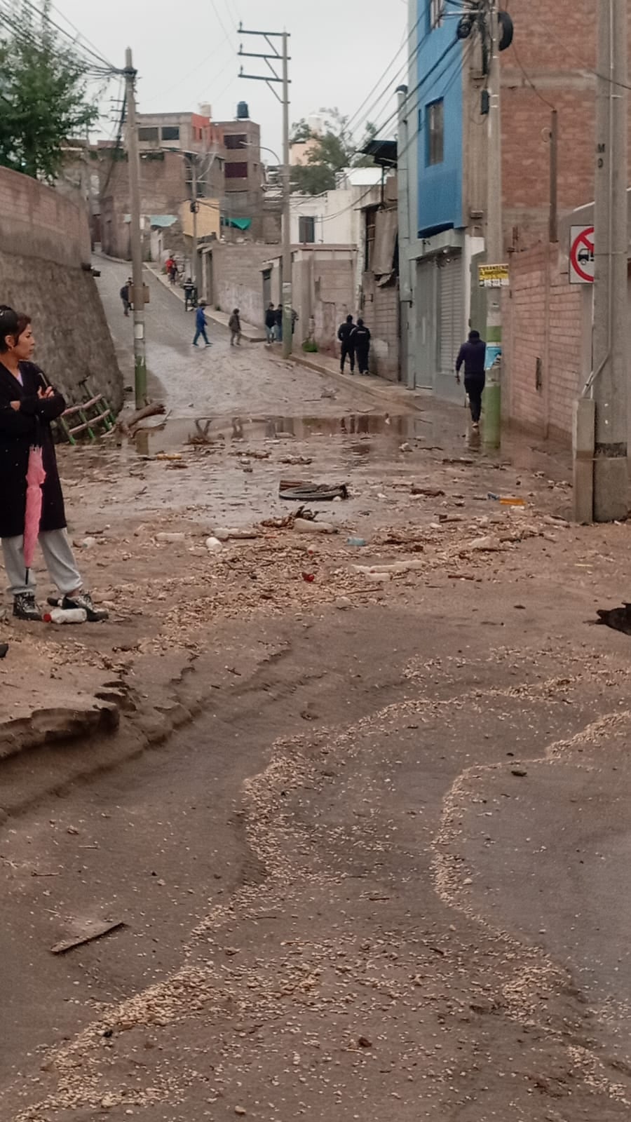 Viviendas inundadas y vías afectadas en Cayma, tras intensas lluvias. Foto: GEC.