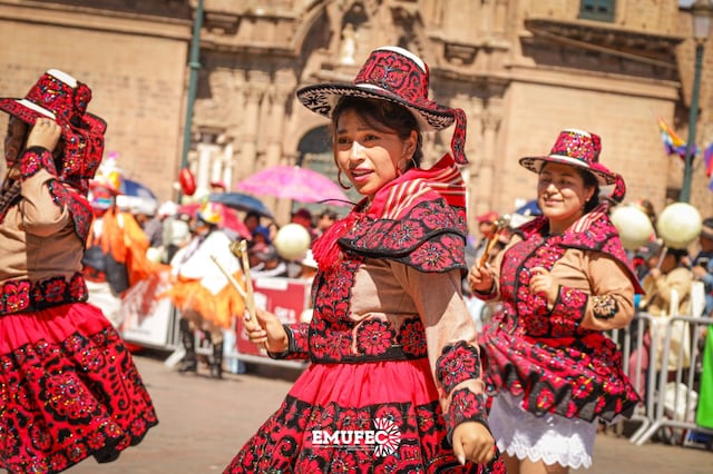 Fiestas del Cusco: Así fue el gran desfile de instituciones públicas en la plaza mayor